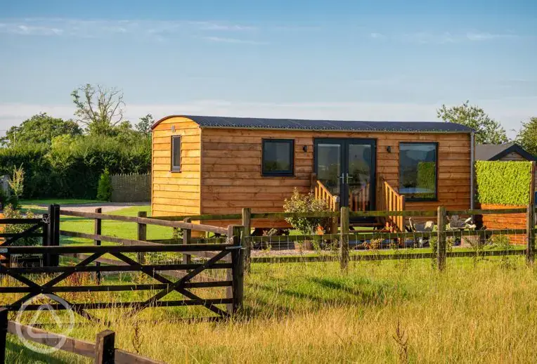 Abberley ensuite shepherd's hut