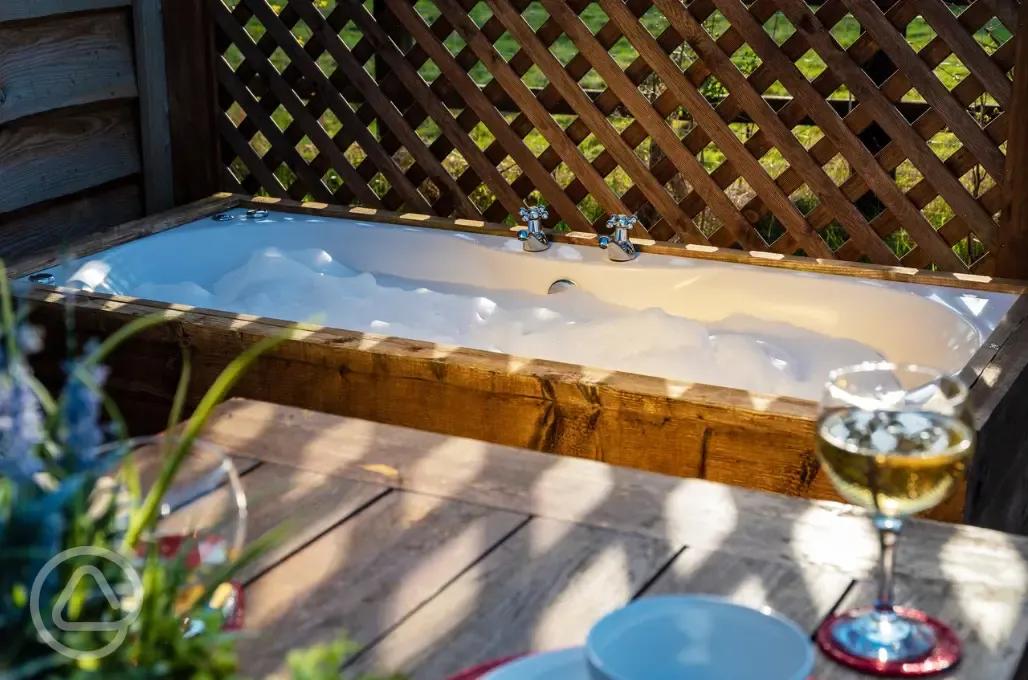 Montana ensuite lodge outside bath 