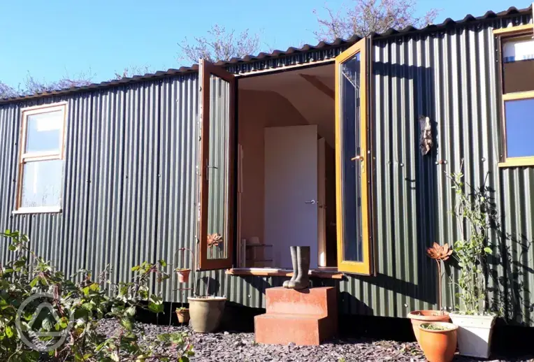 Cwt ar y Bryn (Hut on the Hill)