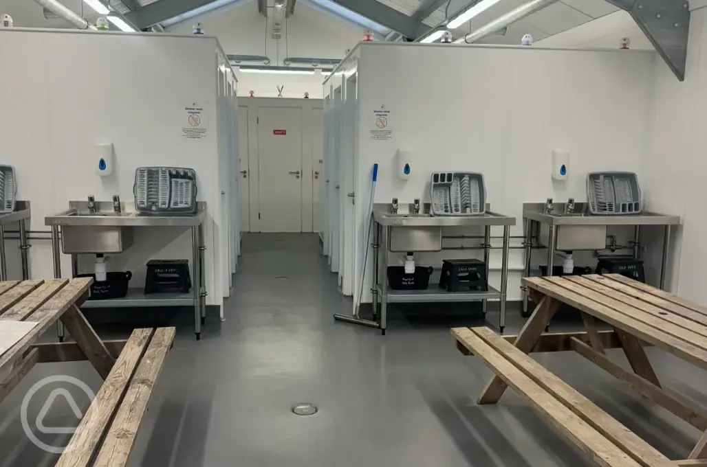 Washing up and communal seating area 