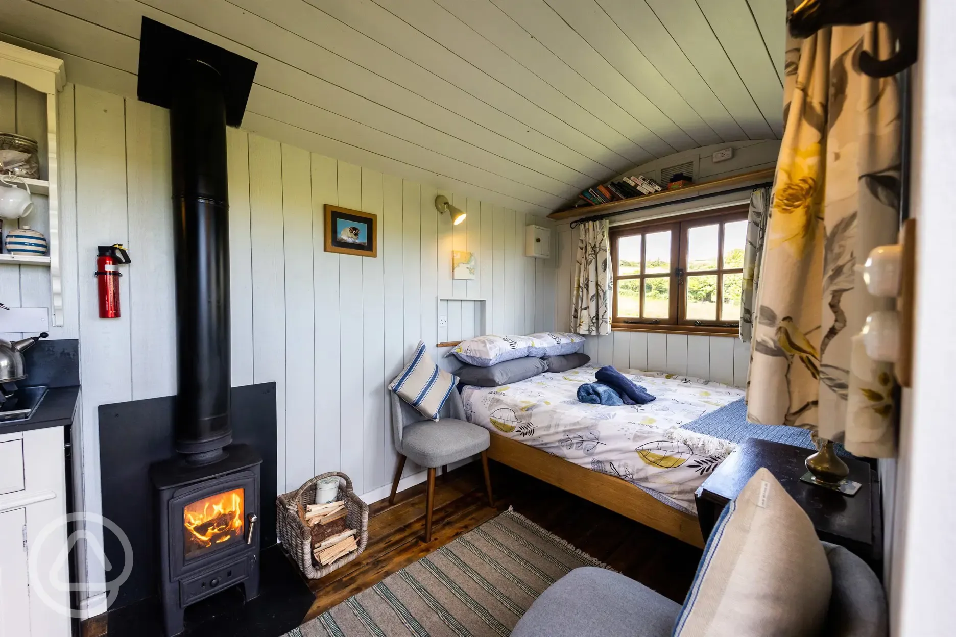 Frankshore shepherd's hut interior