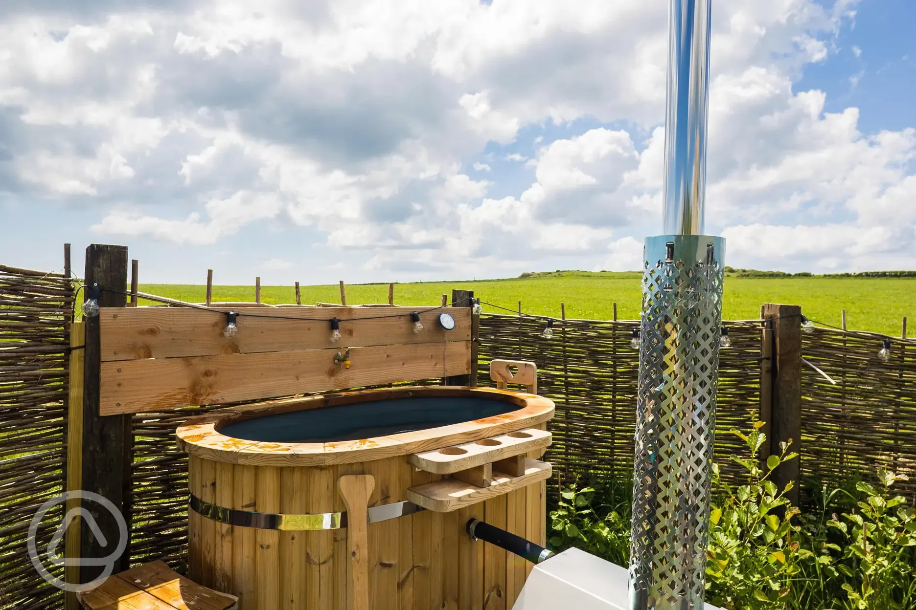Barafundle Yurt hot tub