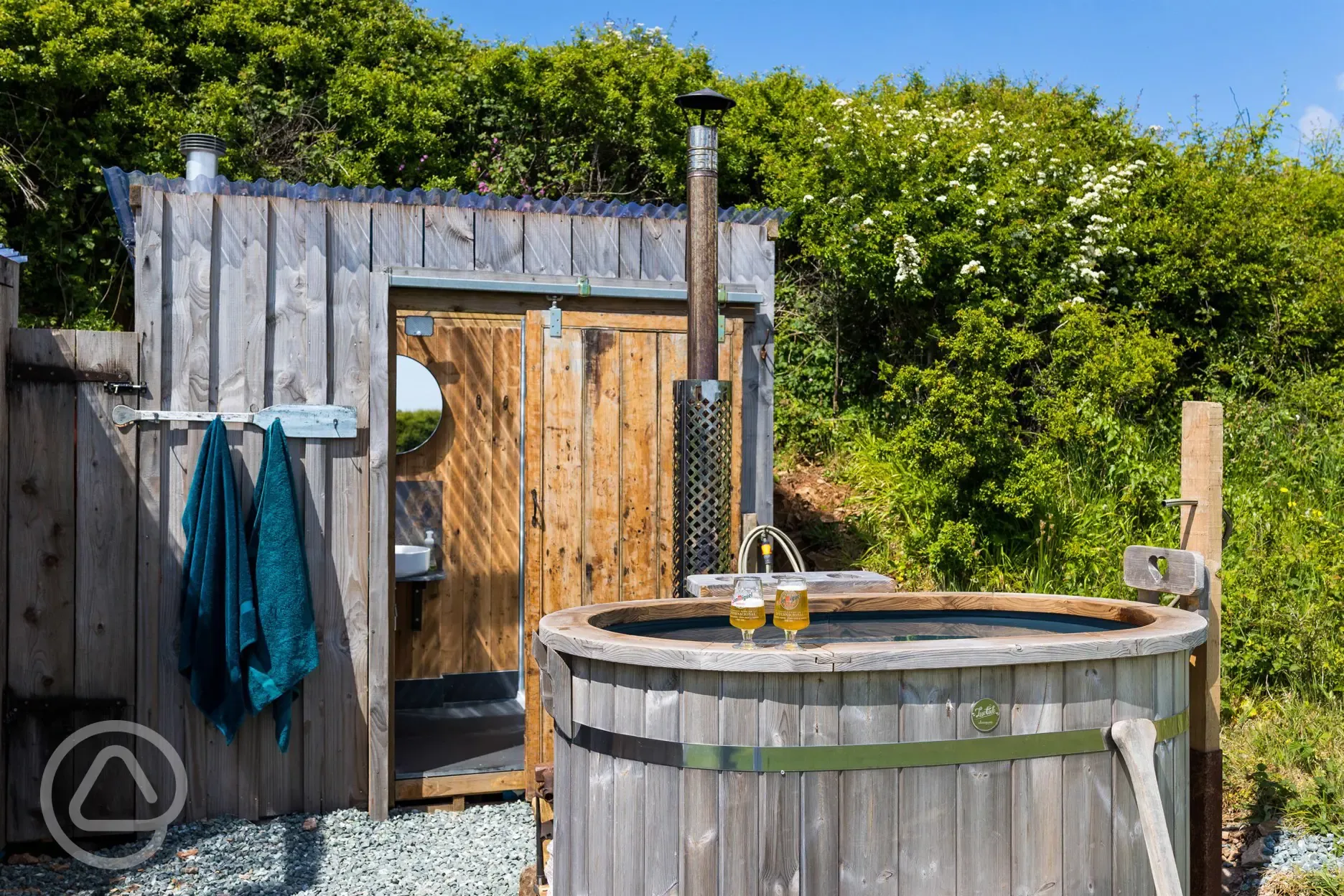 Sand top shepherd's hut with hot tub