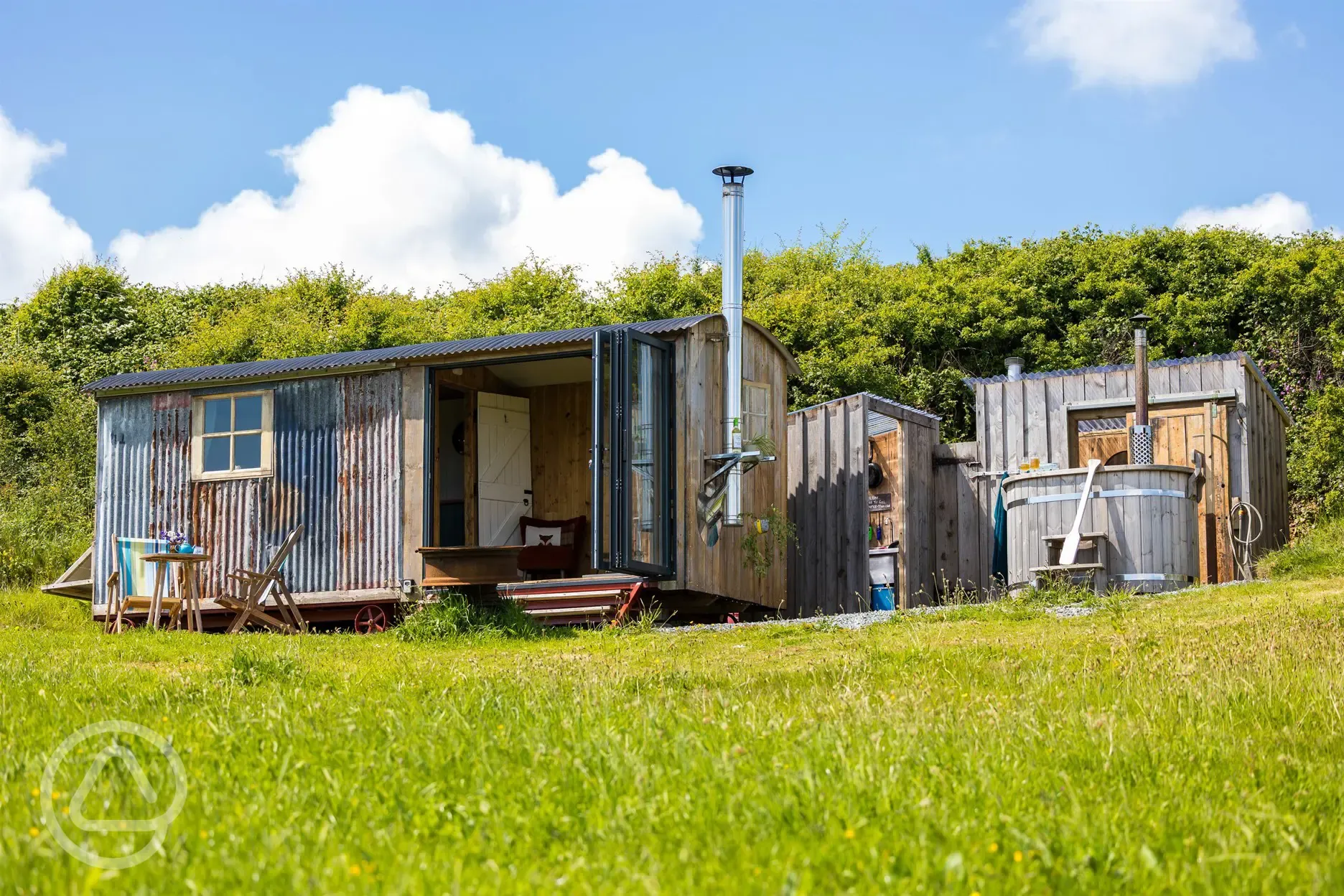 Sand top shepherd's hut with hot tub