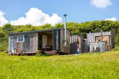 Sand top shepherd's hut with hot tub
