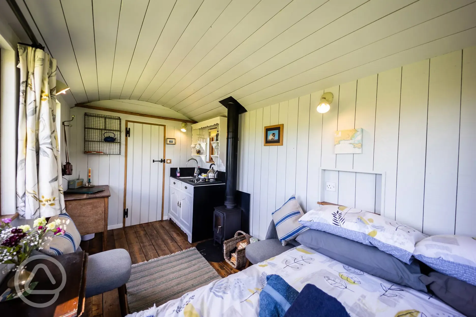 Frankshore shepherd's hut interior