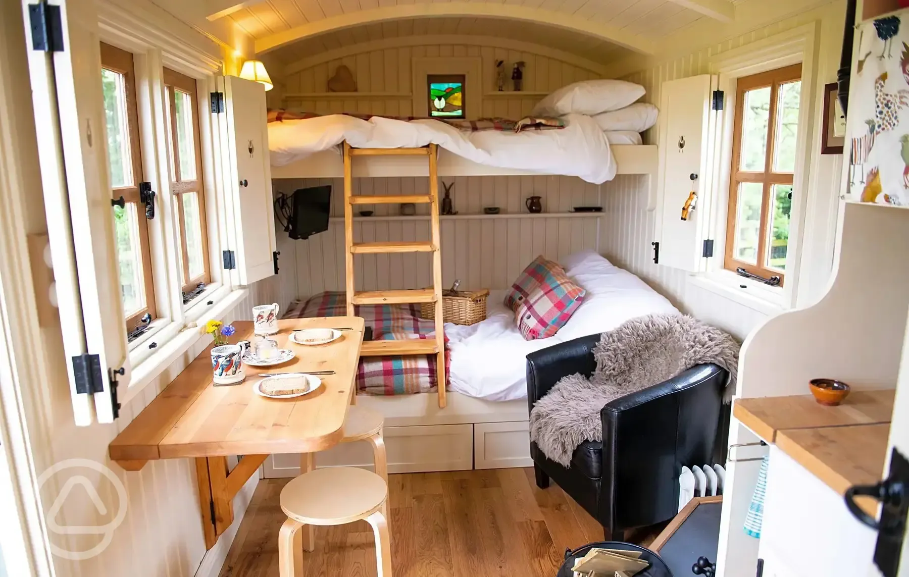 Shepherd's hut beds