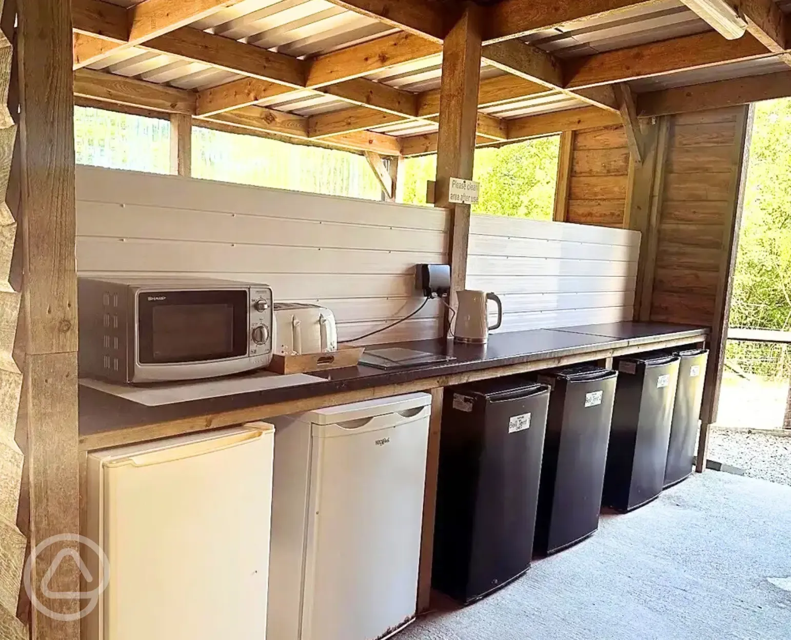 Communal kitchen facilities, including fridges/freezers