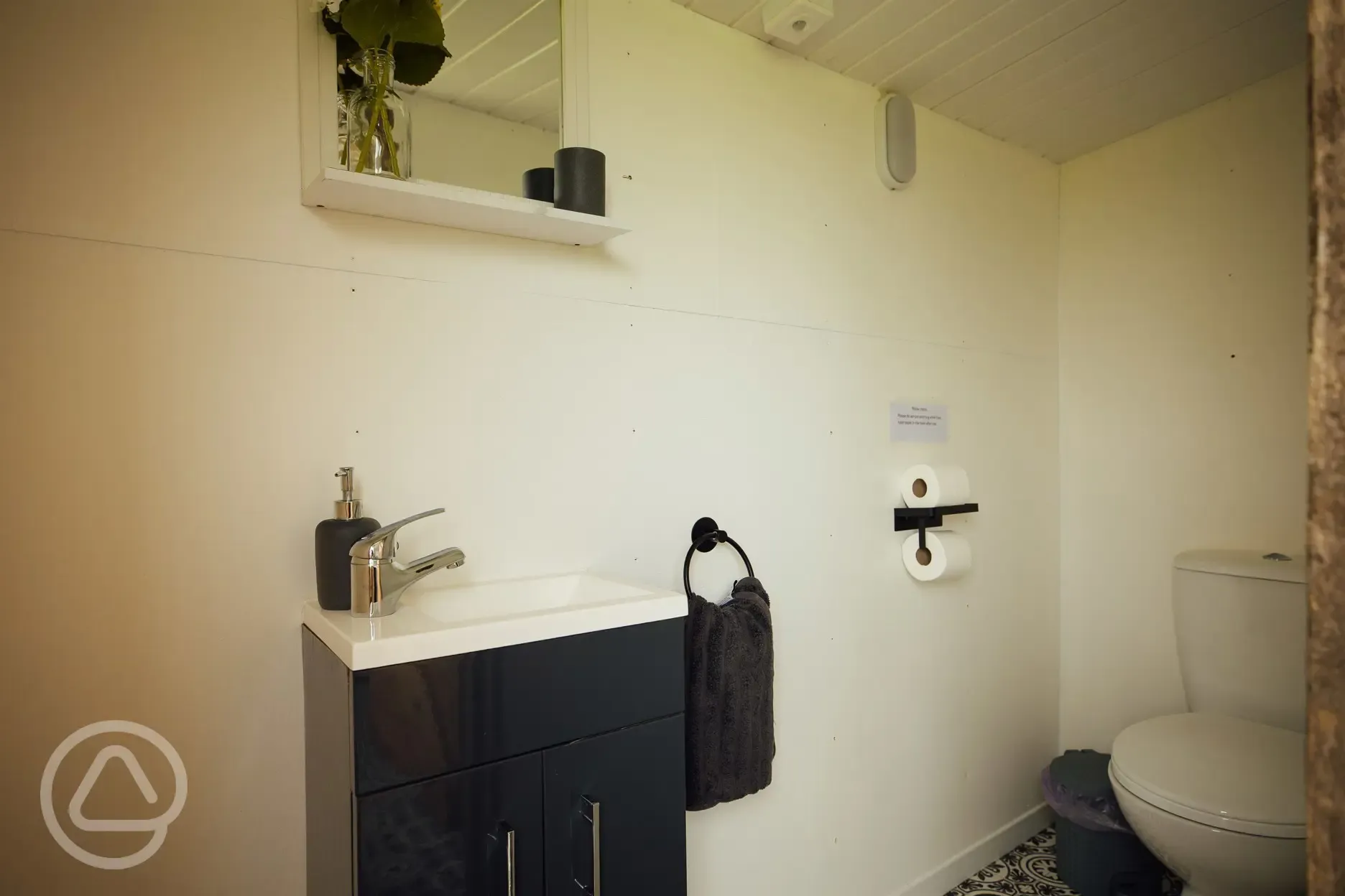 Shepherd's hut private bathroom
