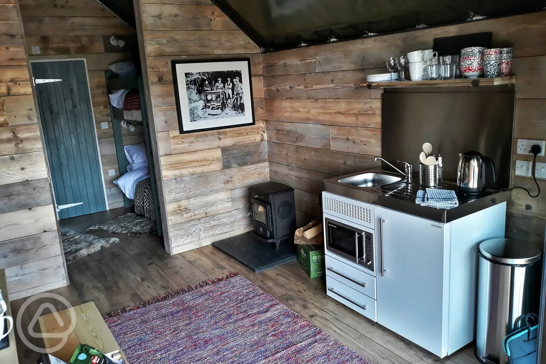 Glamping at the Slate Caverns - Home from Home