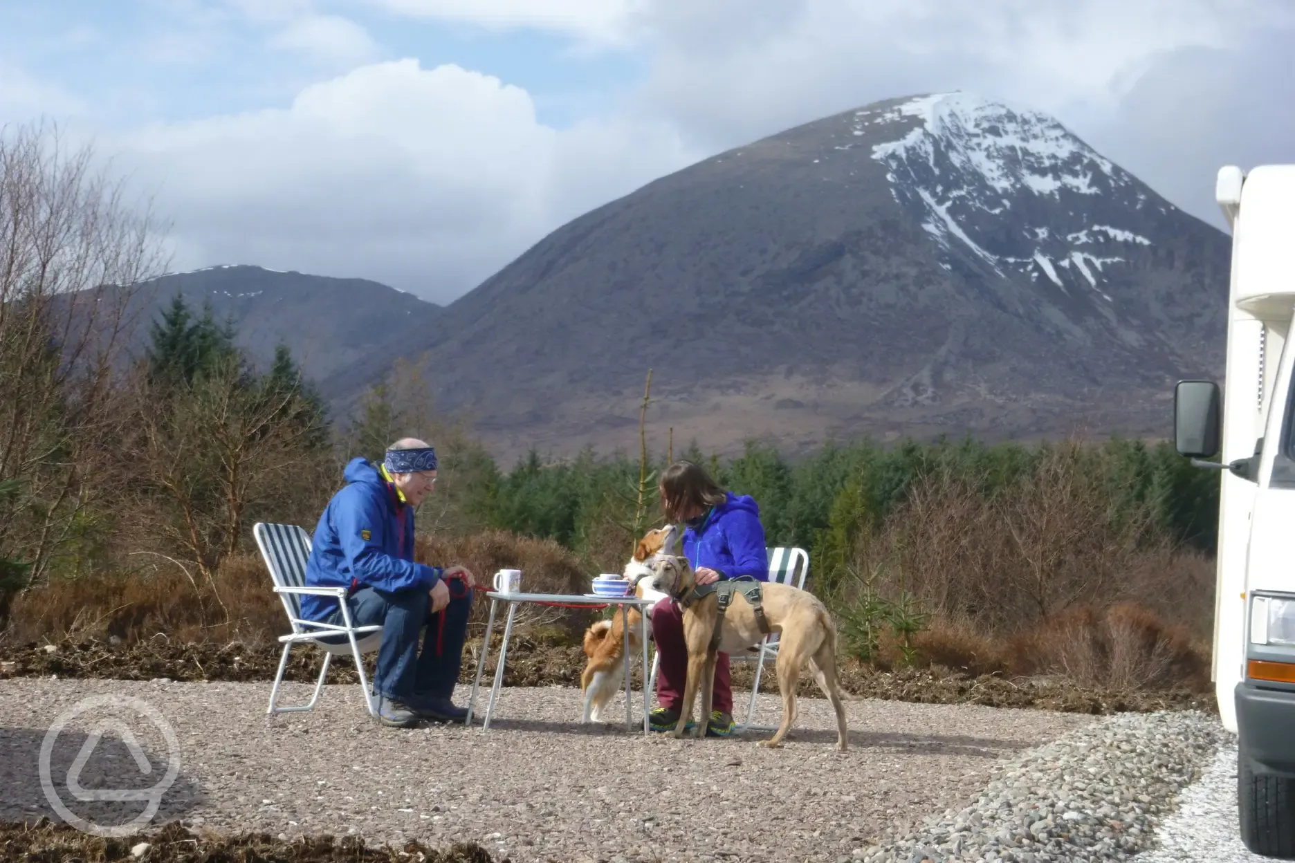 Teatime with a mountain backdrop at Camping Skye
