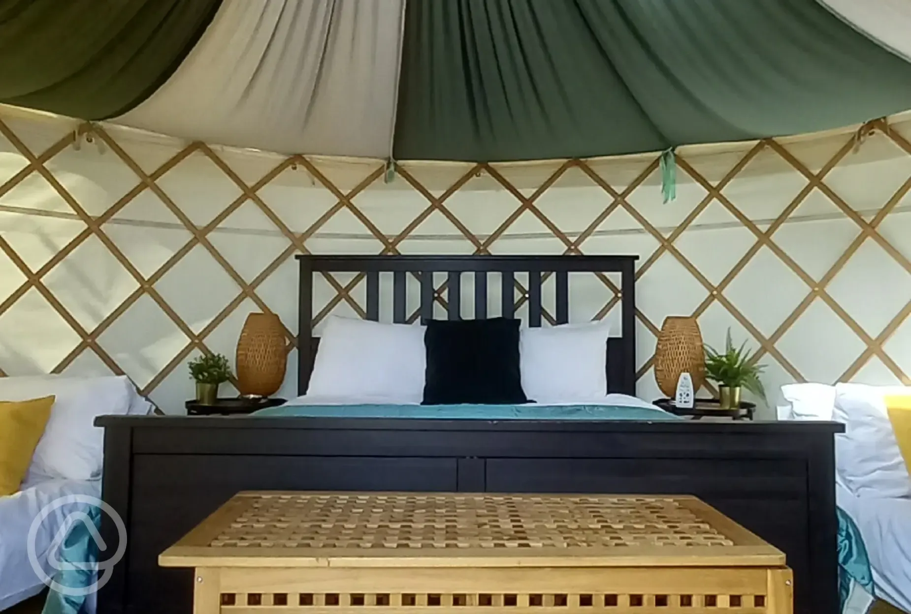 Yurt Merlin interior