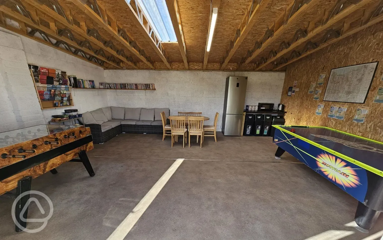 Games room with a shared fridge and freezer