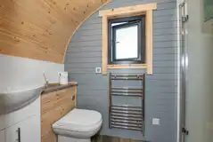 Ensuite Cosier glamping pod bathroom