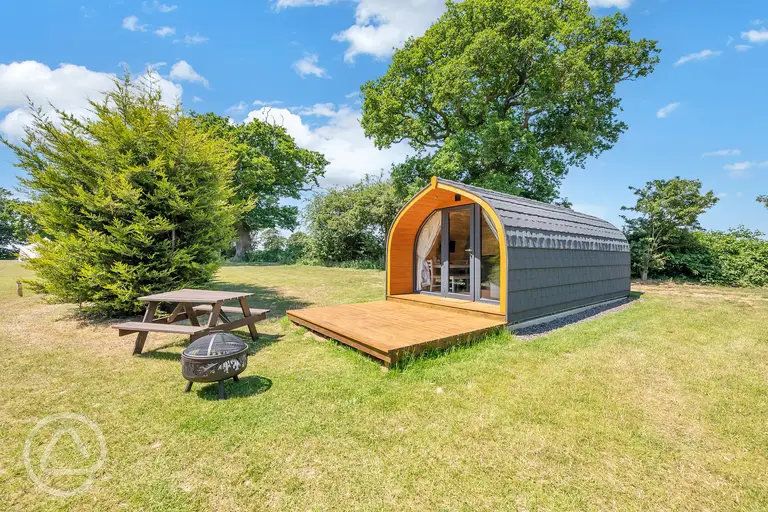 Ensuite Cosier glamping pod exterior