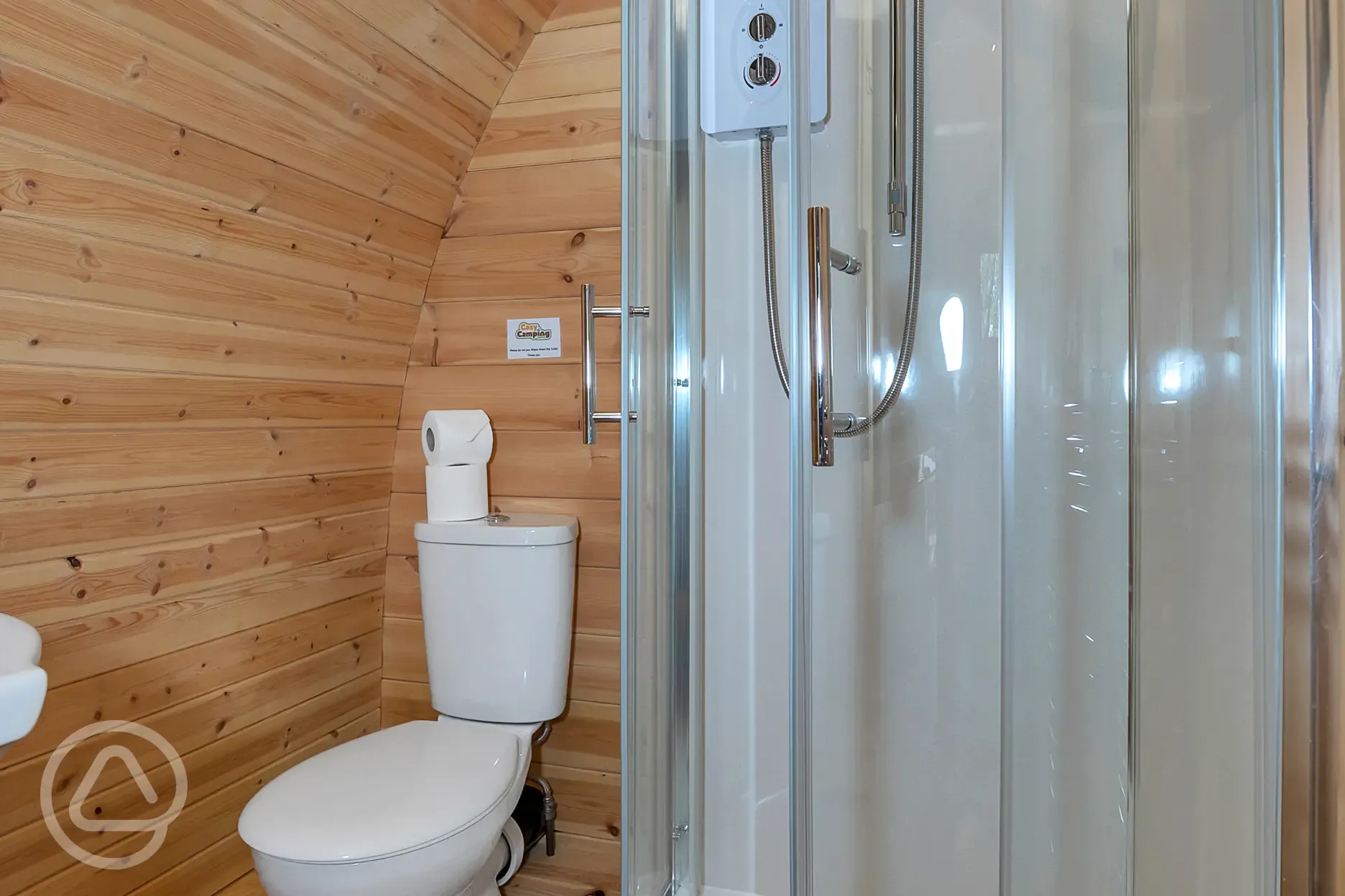 Cosy Pod en-suite with shower