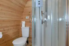 Ensuite Cosy glamping pod bathroom