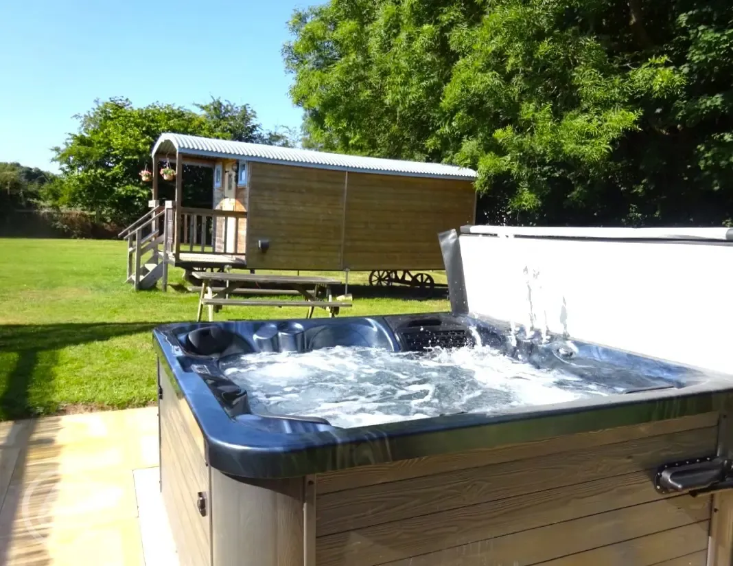 Bluebell shepherd's hut with hot tub