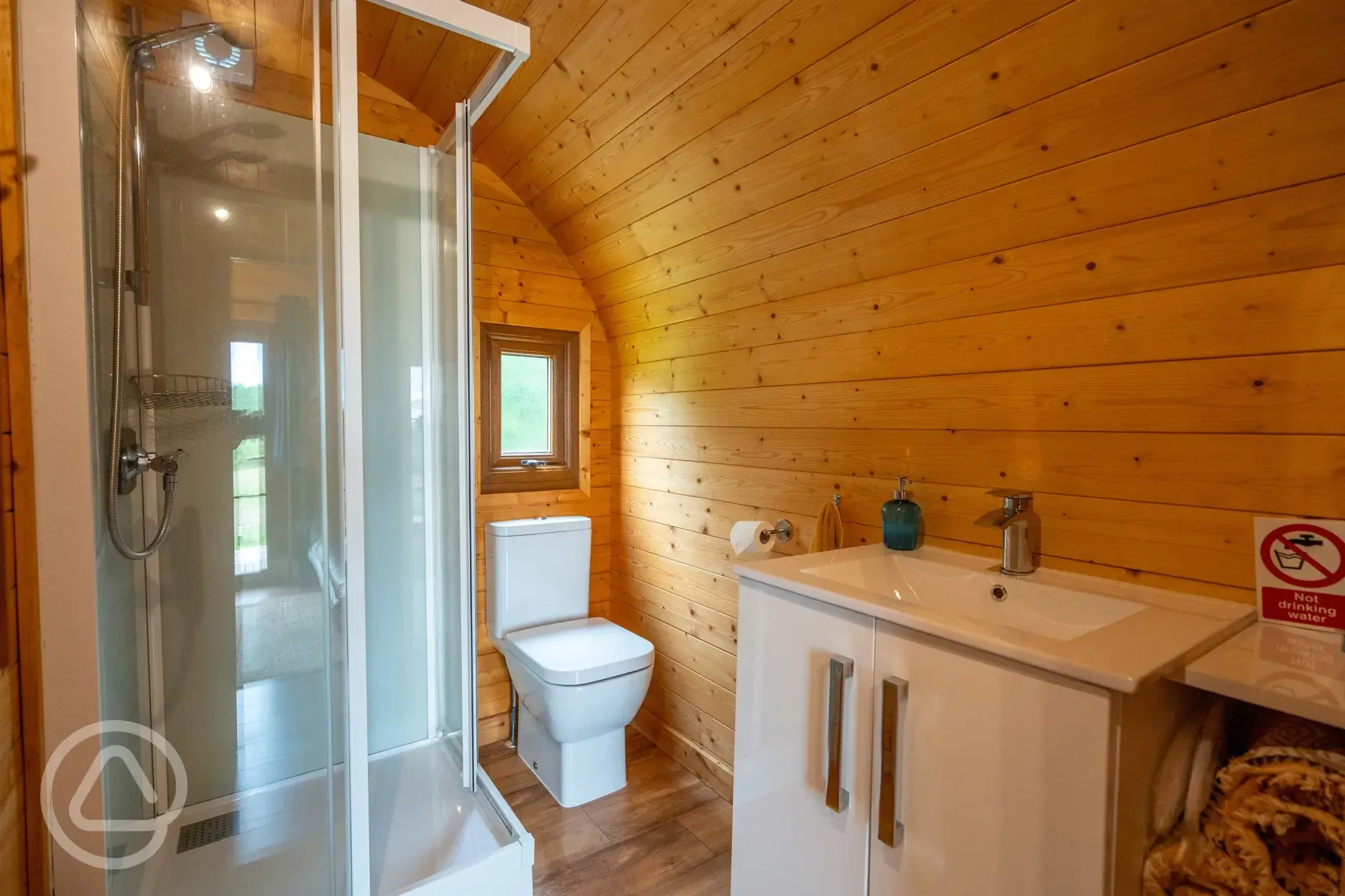 Wild Thyme pod ensuite