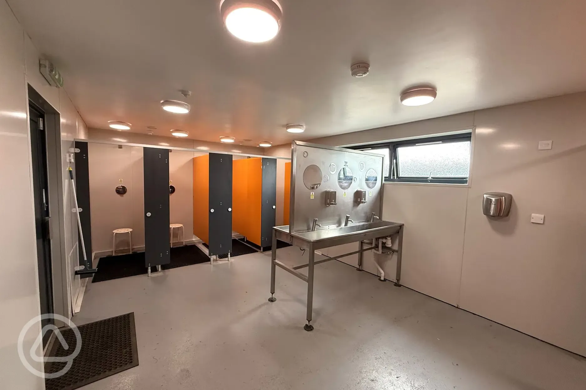 Overview of the shower block