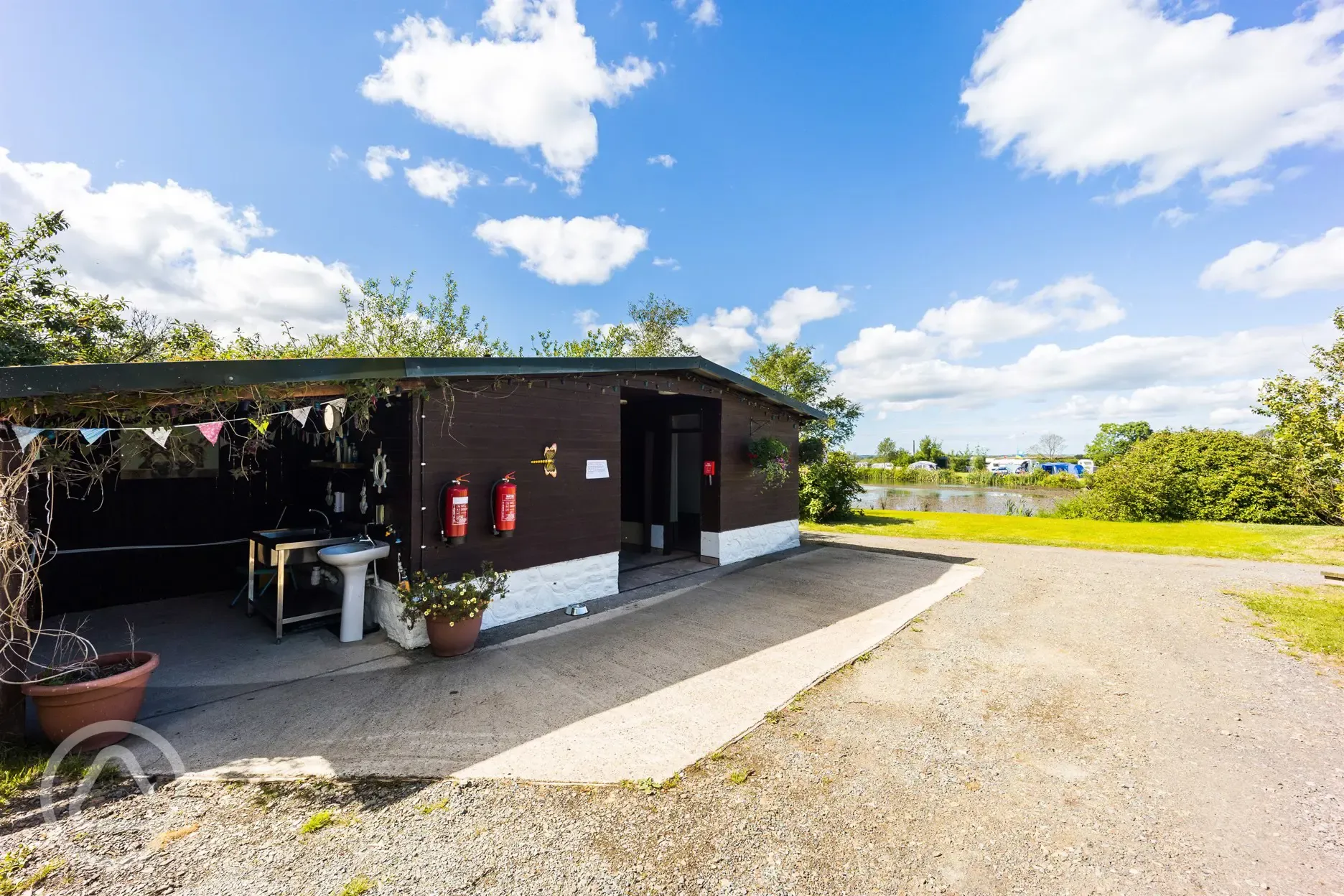 Facilities building at Carn Springs with outdoor sinks 