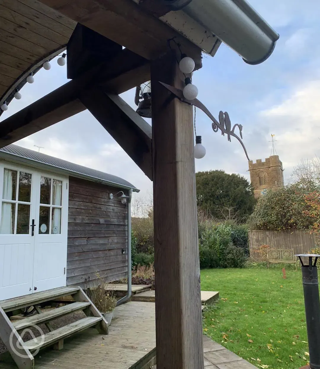 Ensuite shepherd's hut - outdoor area