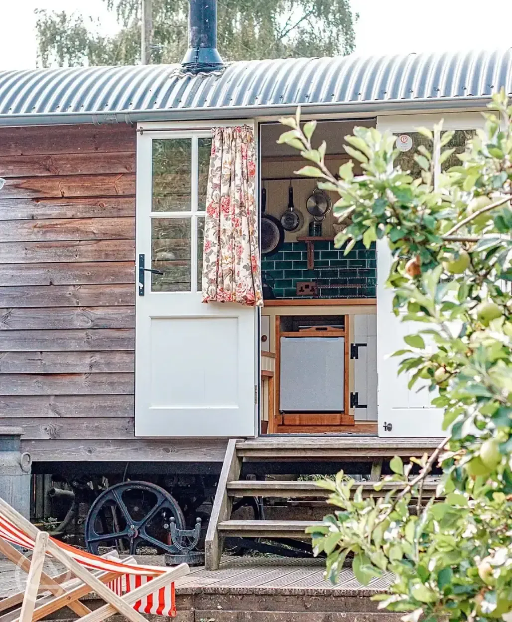 Ensuite shepherd's hut 