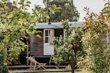 Ensuite shepherd's hut 