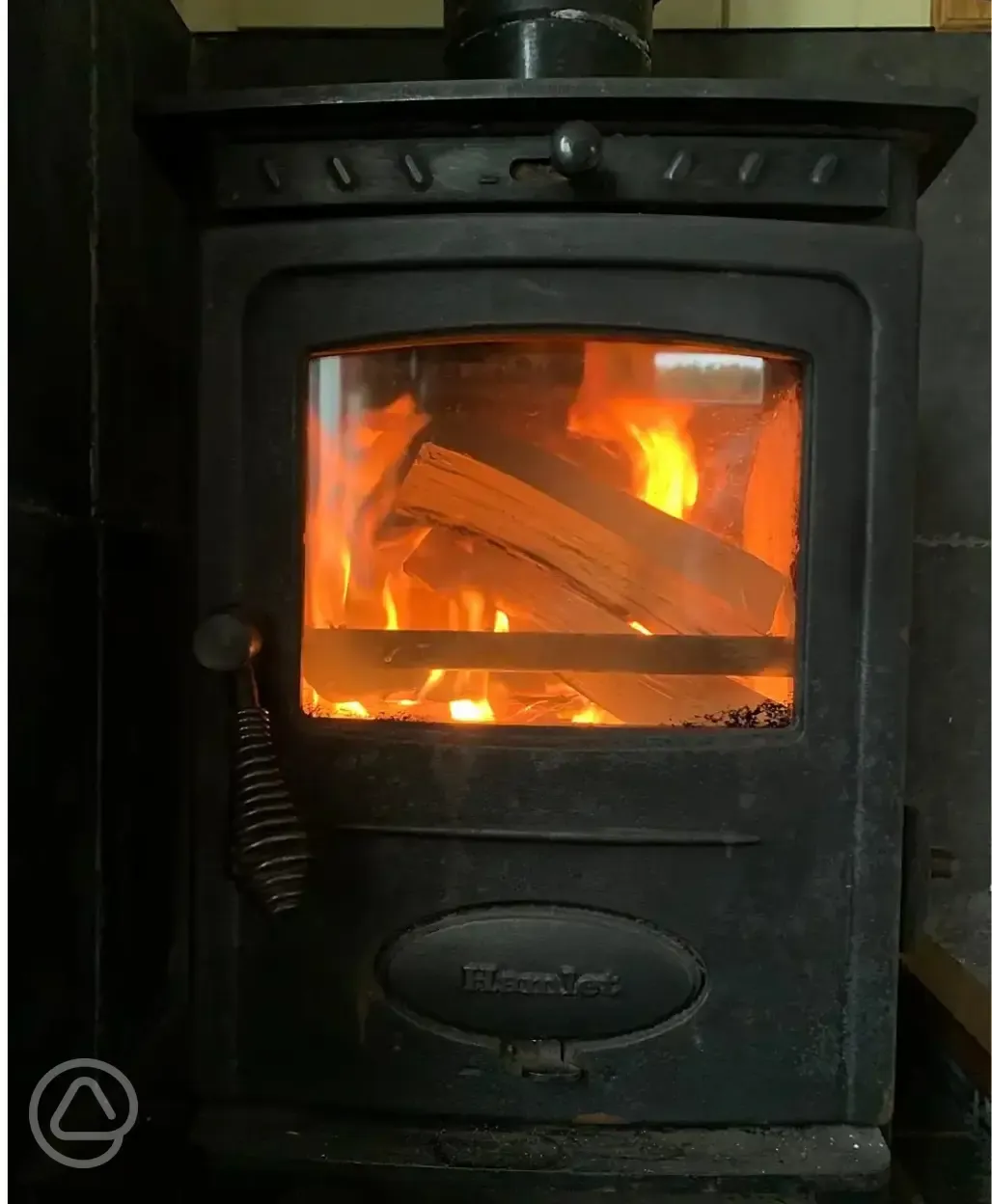 Ensuite shepherd's hut - wood-burning stove