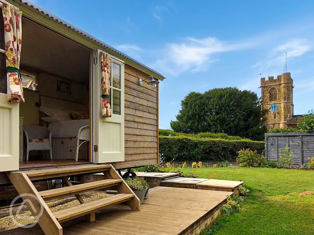 Ensuite shepherd's hut