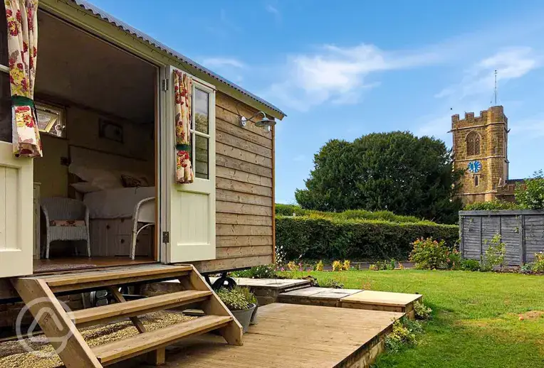 Ensuite shepherd's hut