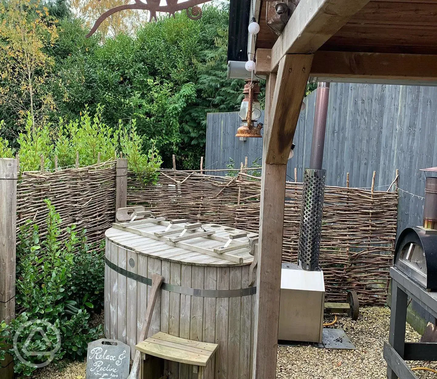 Ensuite shepherd's hut - private wood-fired hot tub