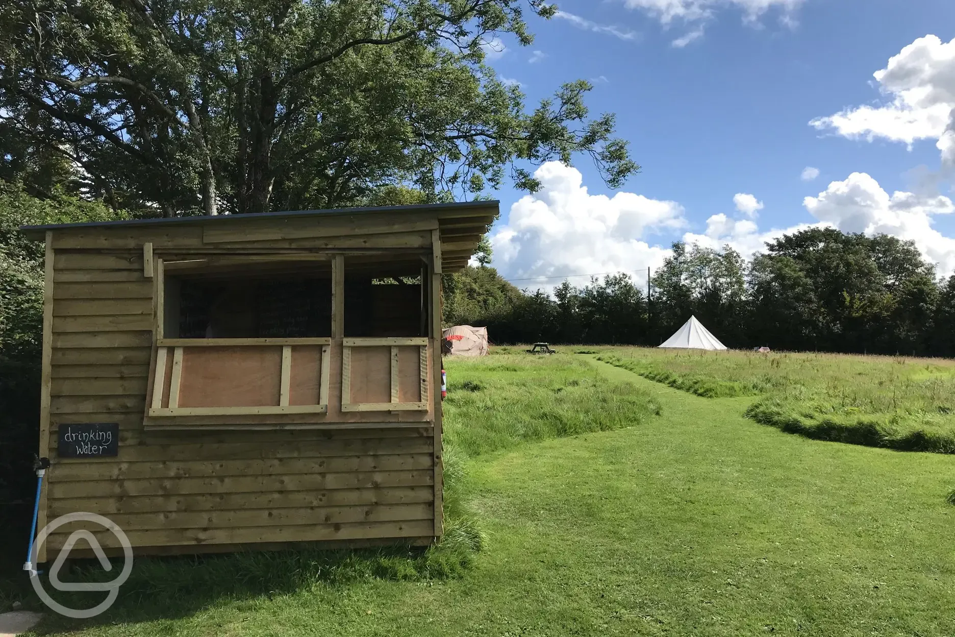 Washing up and information hut 