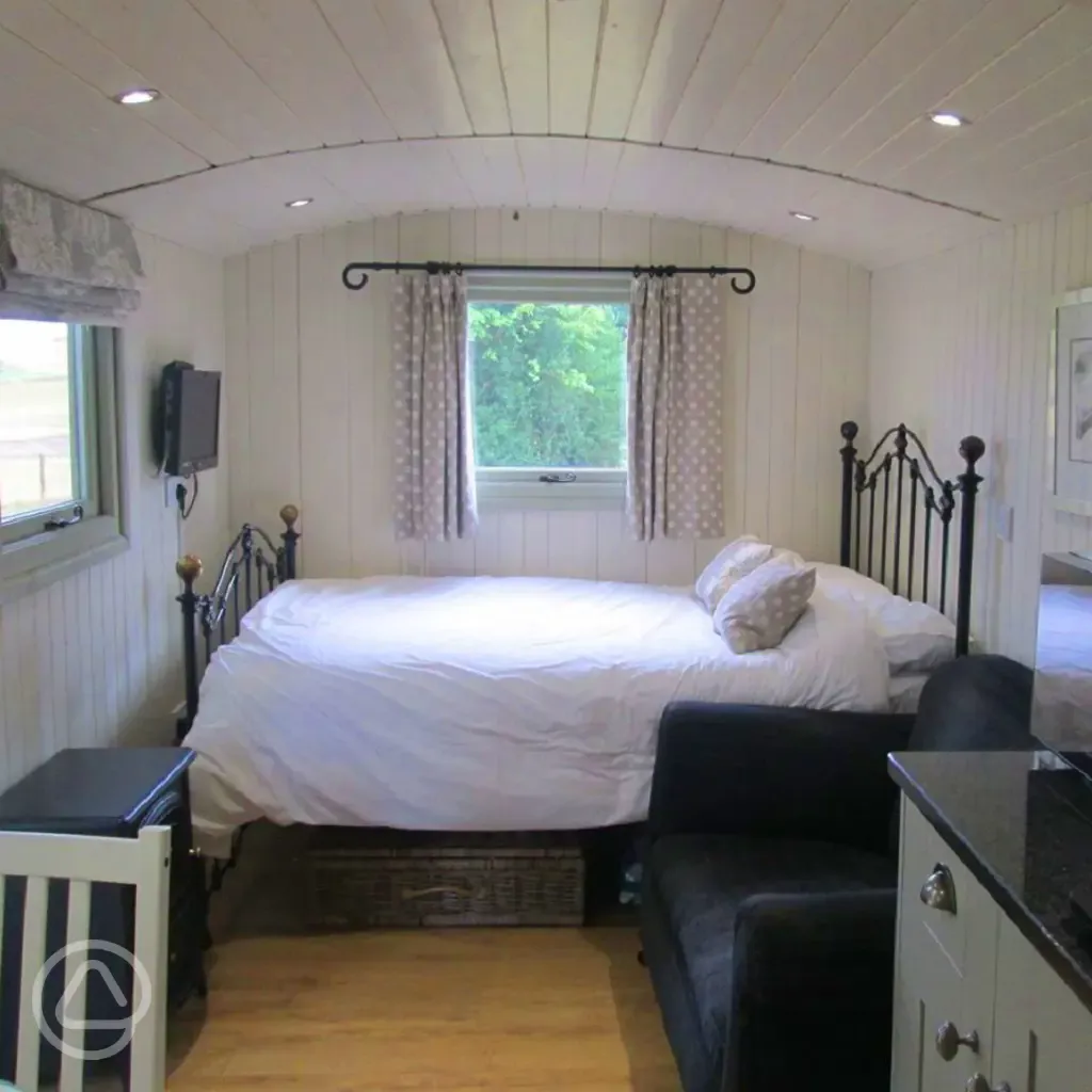 Shepherd's hut - bed