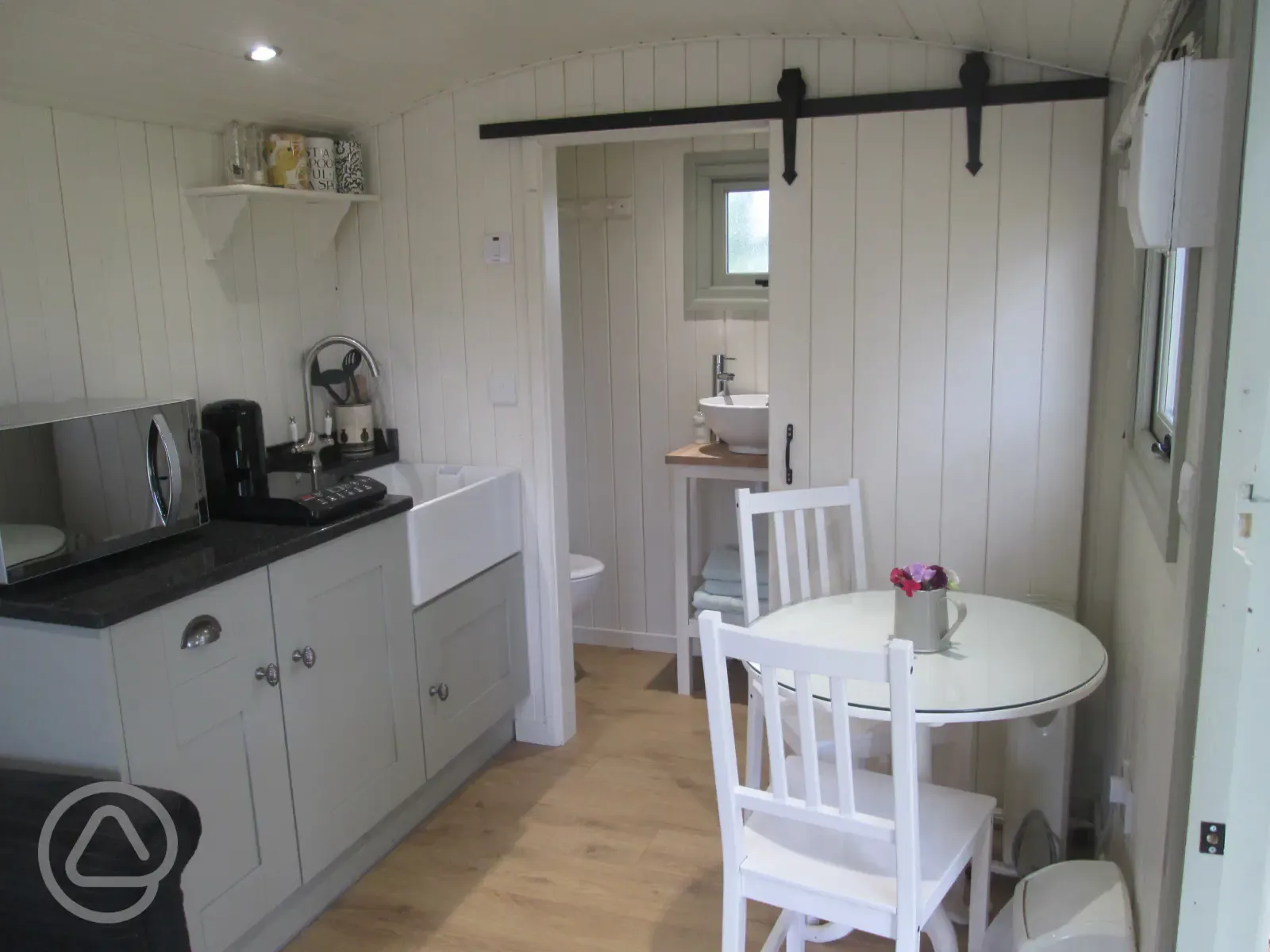 Shepherd's hut - kitchen