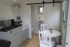 Shepherd's hut - kitchen