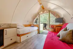 Humbleton fixed single bed with side access and a smart TV Humbleton fixed single bed with side access and a smart TV