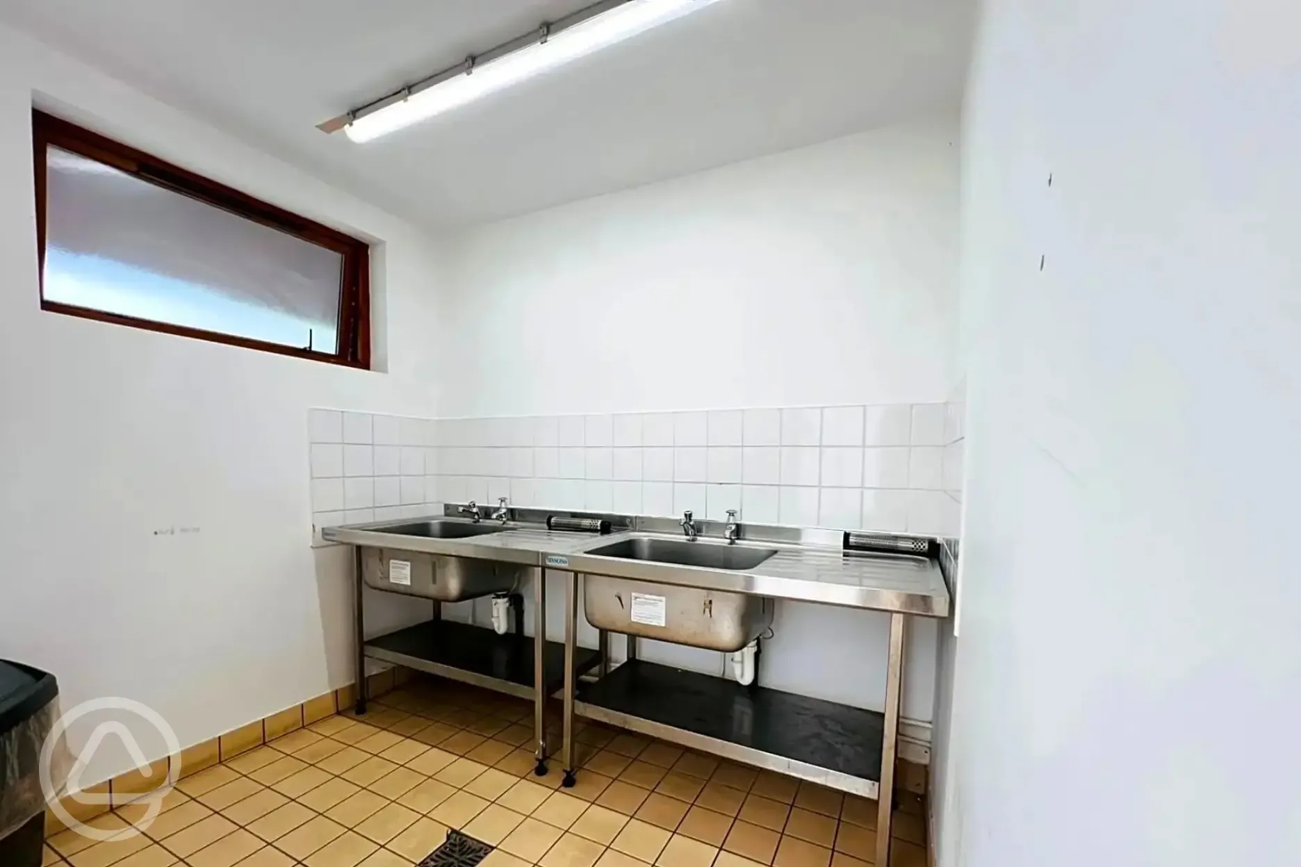Indoor washing up area at Coldingham Bay