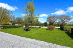 Non electric grass backpacker pitches