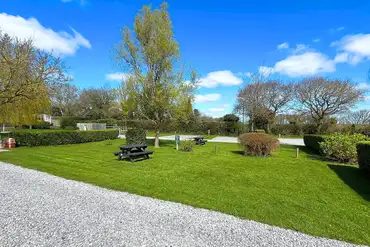 Non electric grass backpacker pitches