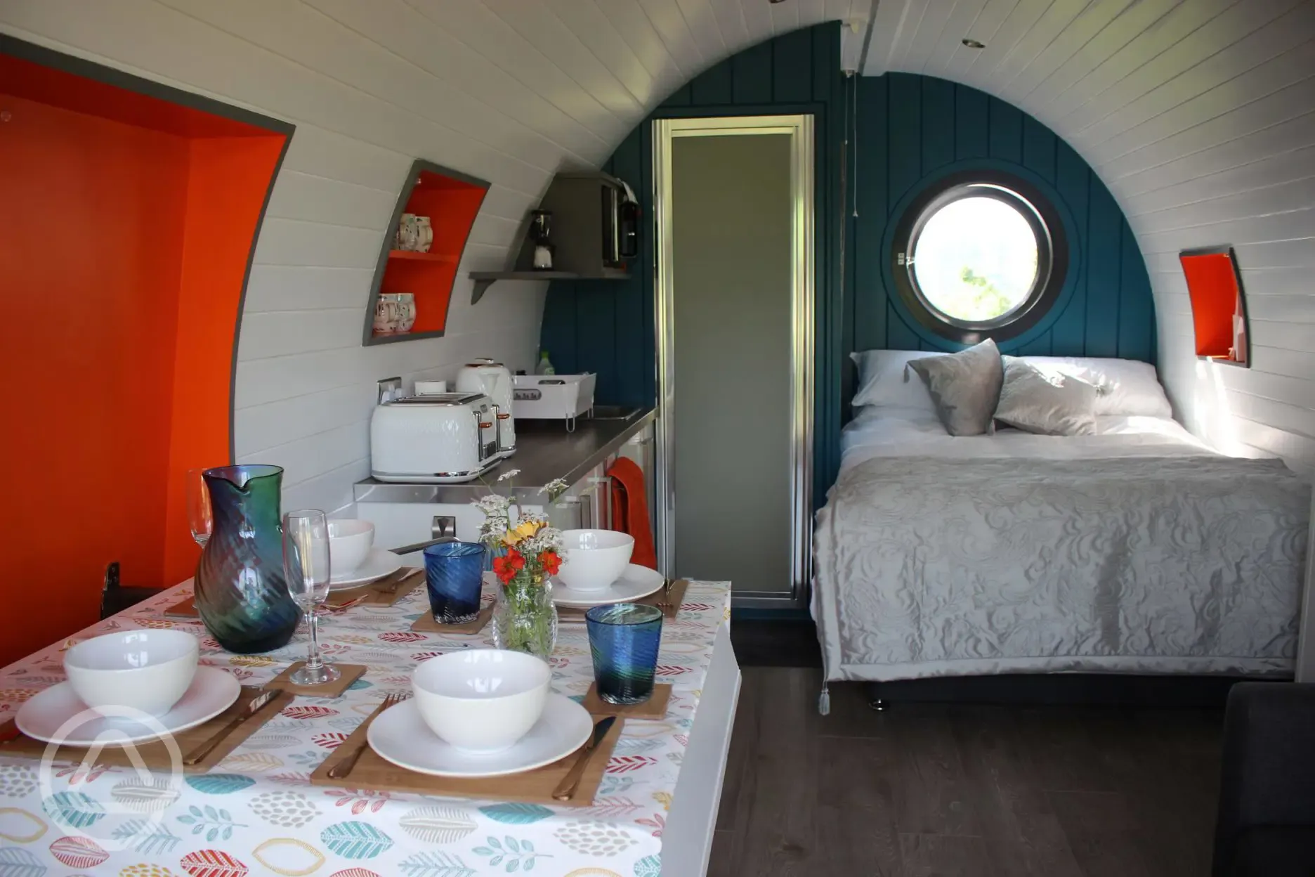En-suite glamping pod at Stackpole Under the Stars