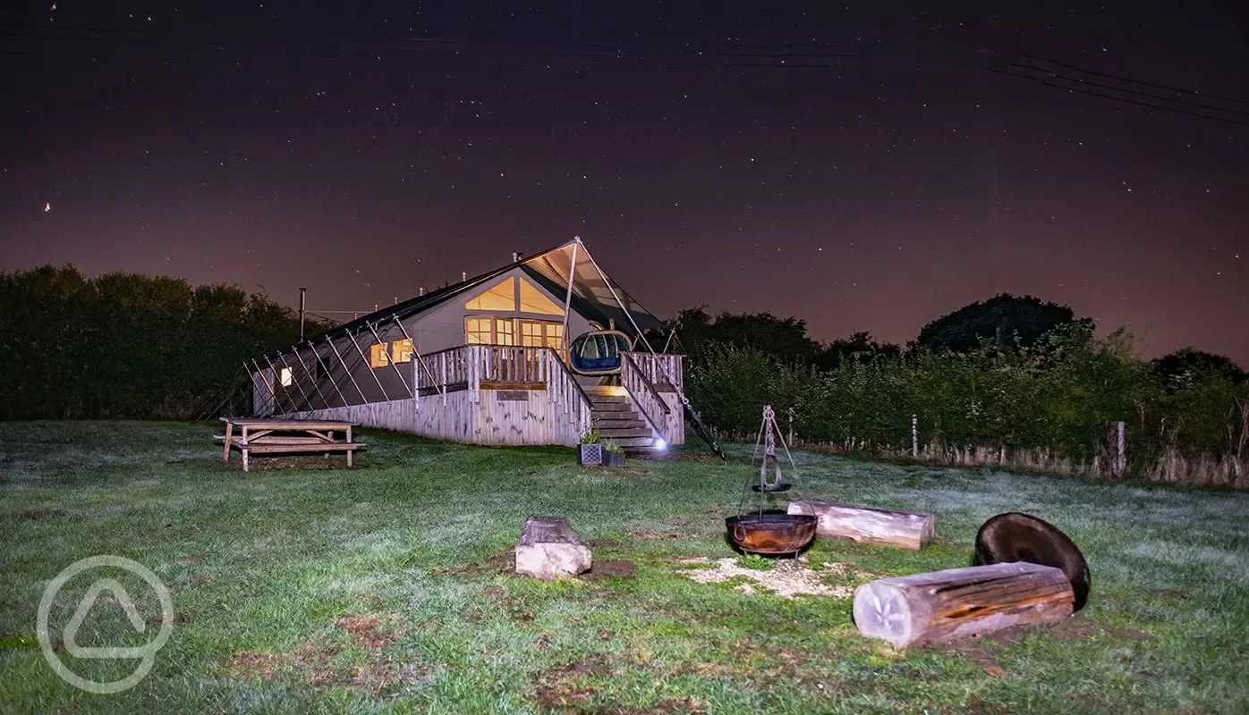 Magical evenings by the campfire at Glamping the Wight Way