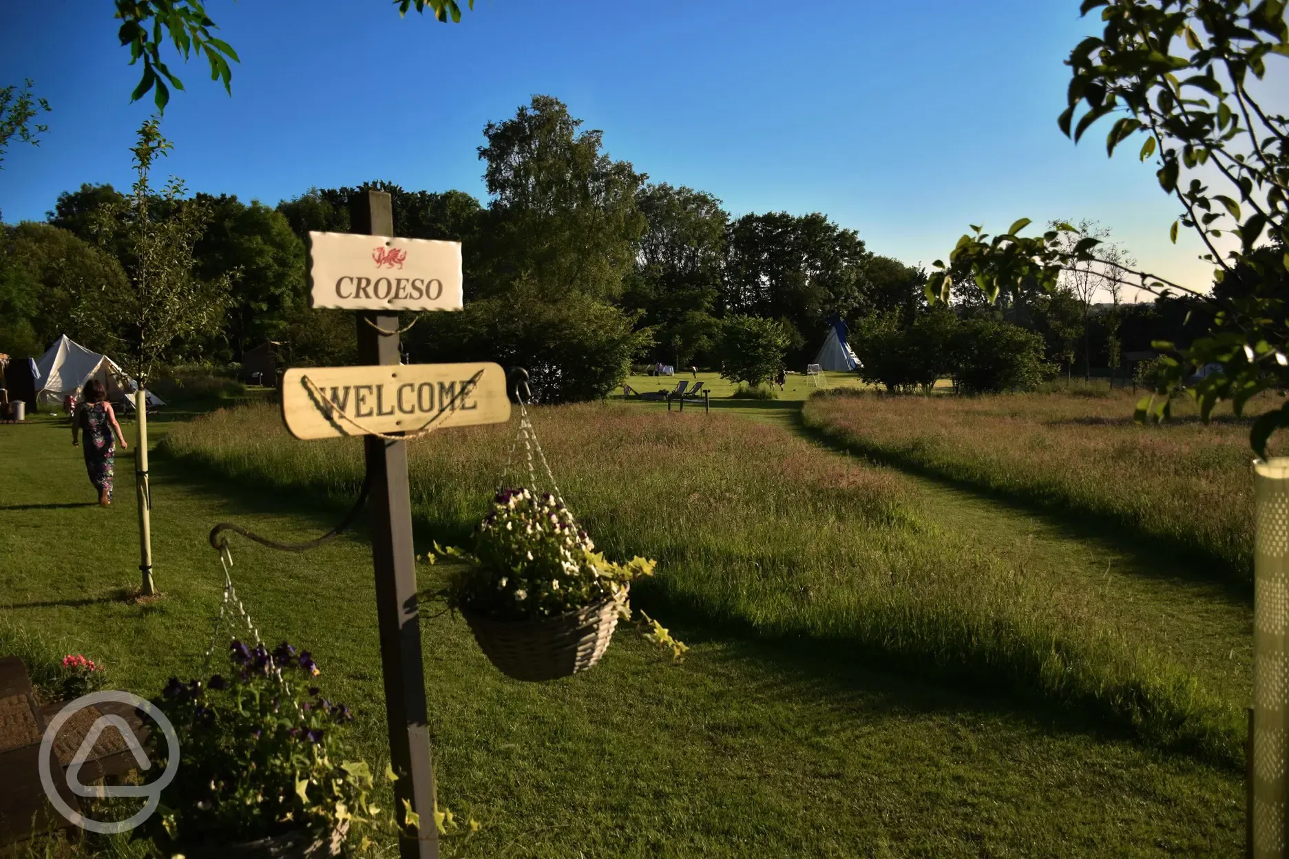 A warm welcome to the camping meadow with 8 secluded pitches