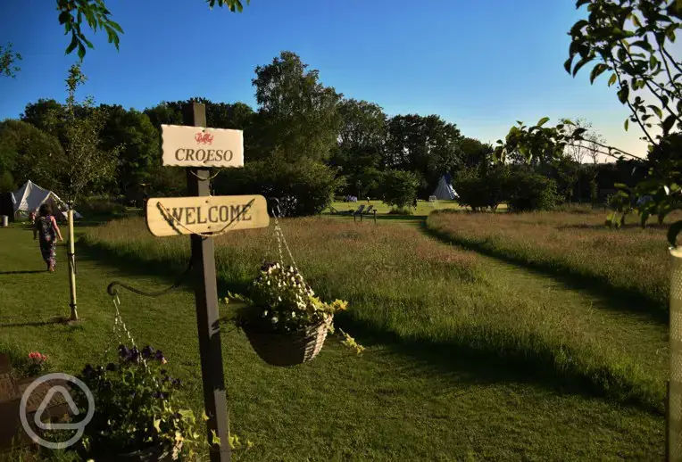 A warm welcome to the camping meadow with 8 secluded pitches