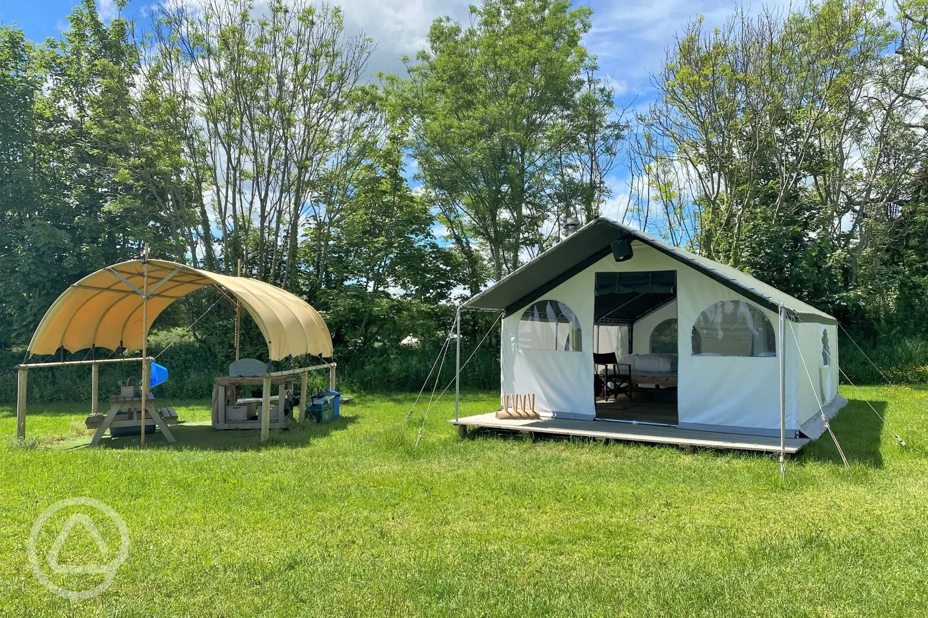 Glamping Pioneer Camp at Top of the Woods