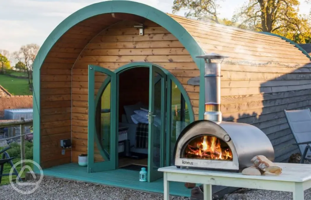 Pod and pizza oven