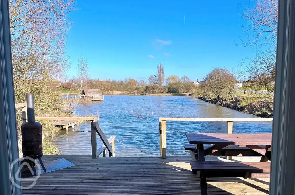 Kingfisher Lookout outdoor decking