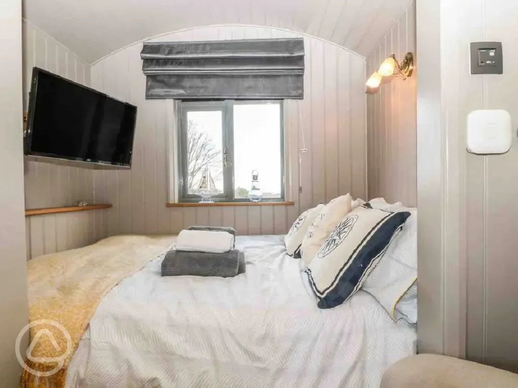 Shepherd's hut double bed and TV