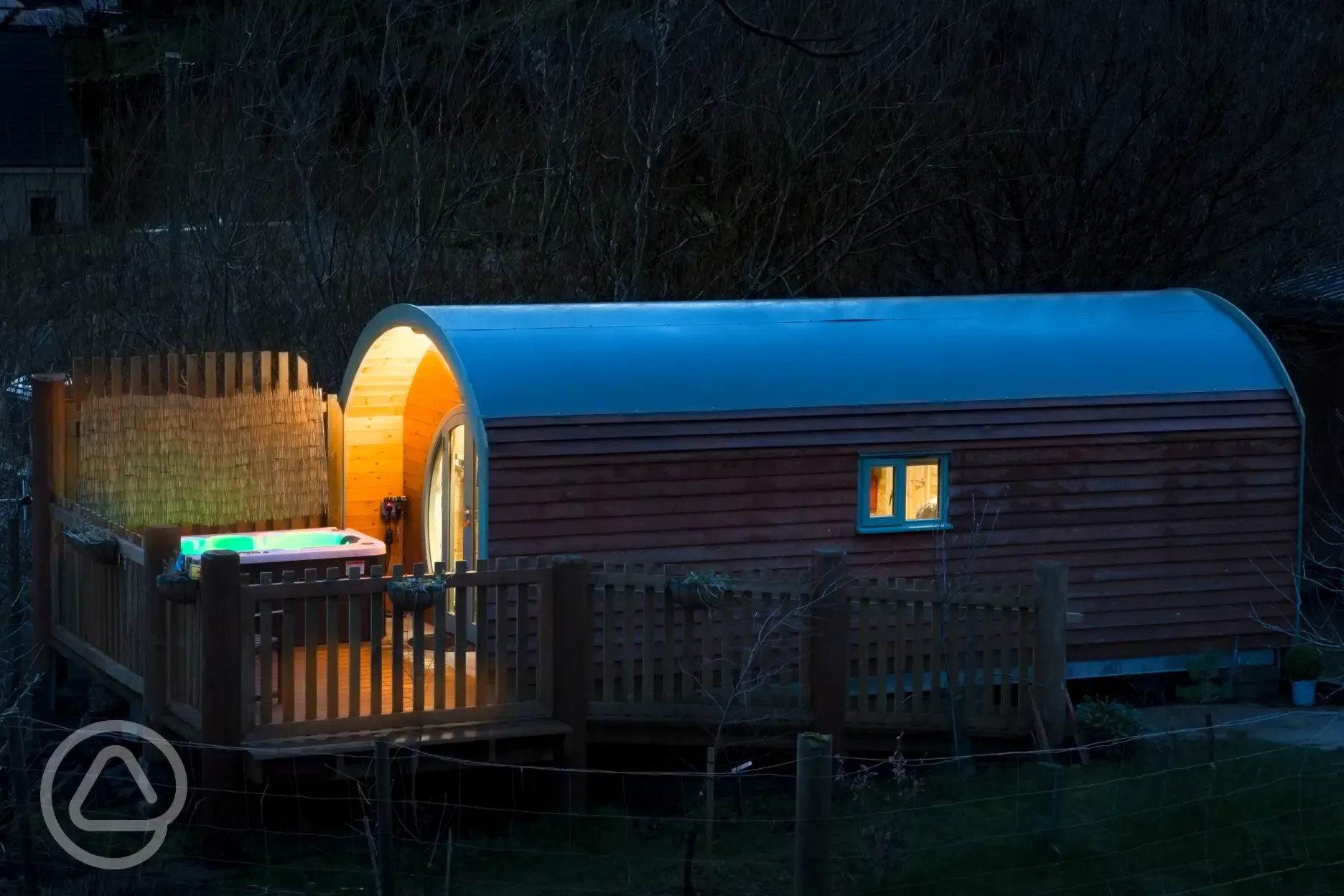 Suilven View ensuite glamping pod at night