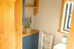 Ensuite shepherd's hut ensuite bathroom with toilet and shower
